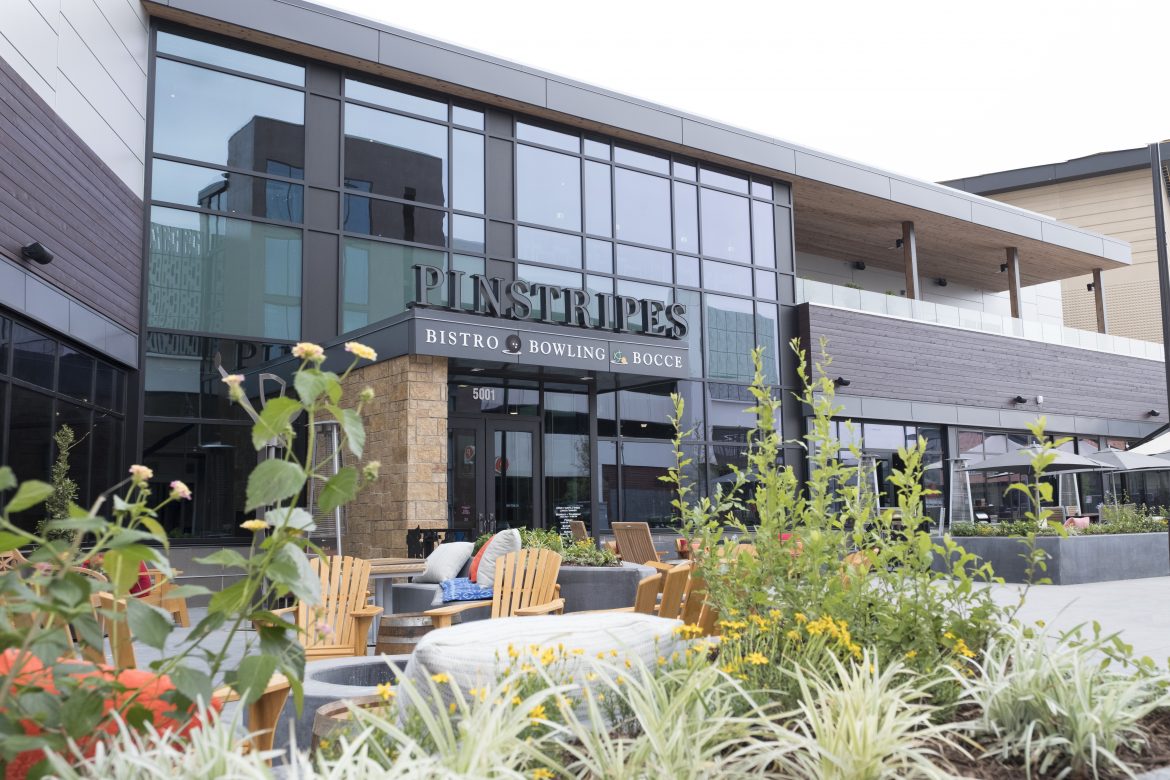 Have Brunch With Santa At Pinstripes Fort Worth Hustle Mom Repeat